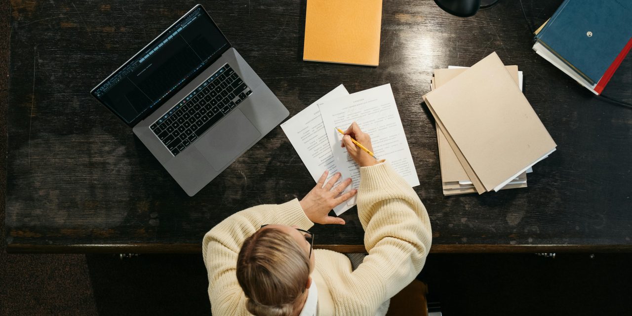 Digitalisasi Administrasi Publik: Upaya Efisiensi