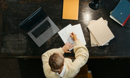 Digitalisasi Administrasi Publik: Upaya Efisiensi