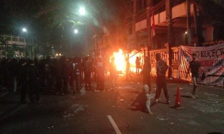 Kericuhan Demo Penolakan UU TNI Di Malang