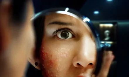 Akhir Terbuka A Normal Woman: Kebebasan Atau Pelarian?