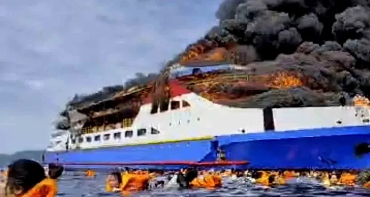 Laut Talise: KM Barcelona 5 Terbakar, Penumpang Lompat Ke Laut