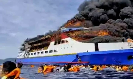Laut Talise: KM Barcelona 5 Terbakar, Penumpang Lompat Ke Laut