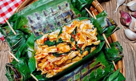 Nasi Bakar: Lezatnya Tradisi Nusantara Yang Selalu Bikin Rindu