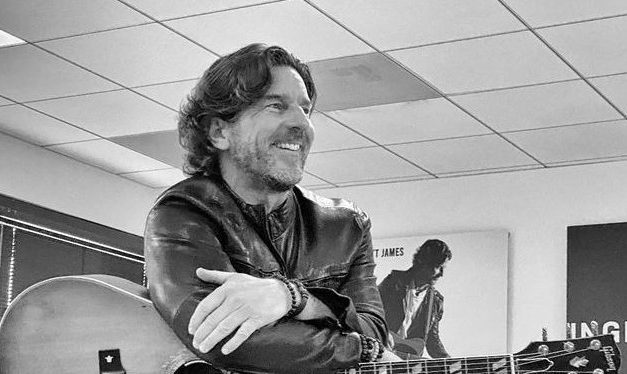 Brett James & Keluarga Tewas Dalam Kecelakaan Pesawat