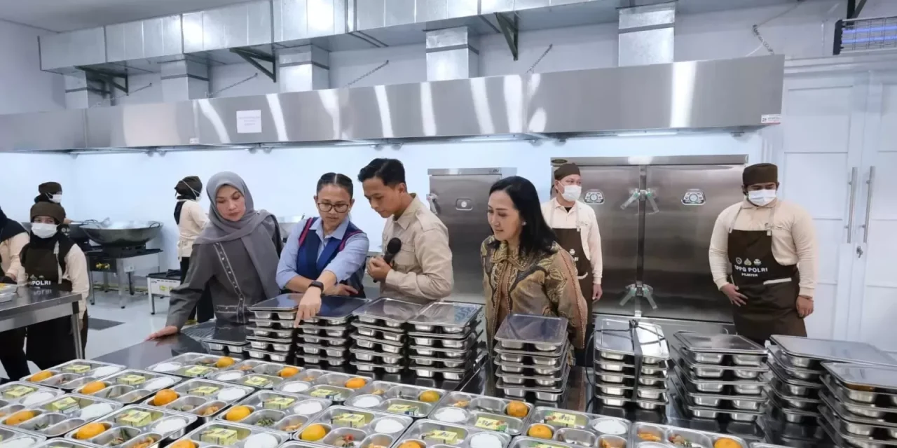 Di Balik Nasi Kotak: Tragedi Keracunan Massal Program MBG