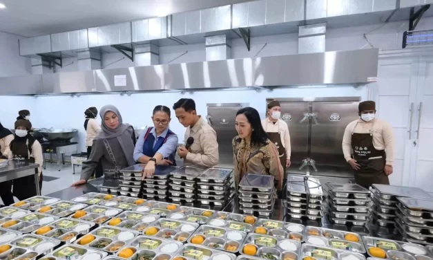 Di Balik Nasi Kotak: Tragedi Keracunan Massal Program MBG