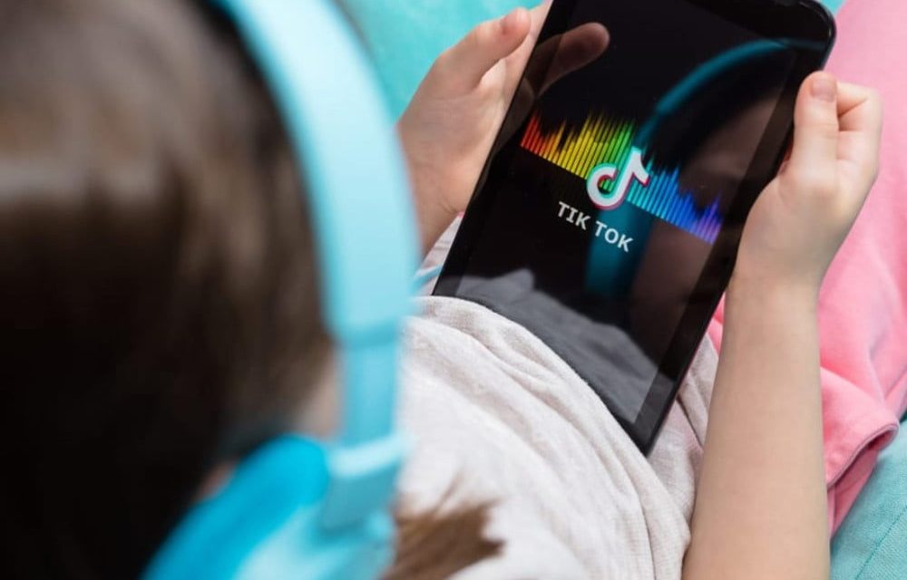 Pemerintah Ultimatum TikTok Dan Meta: Bersihkan Hoaks