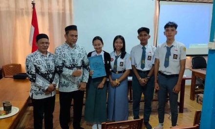 Siswa Galang Donasi Bagi Guru Dipecat: Simbol Kemanusiaan