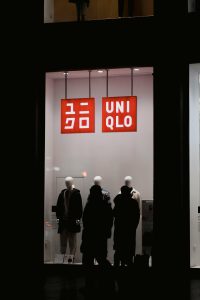Uniqlo: Revolusi LifeWear dan Sains di Balik Pakaian Sederhana