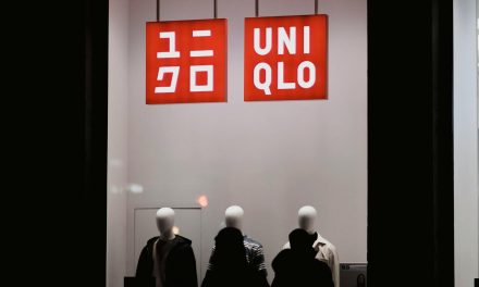 Uniqlo: Revolusi LifeWear dan Sains di Balik Pakaian Sederhana