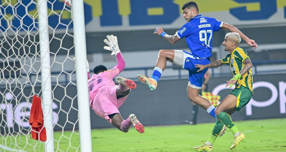 Menang Sih, Tapi Persib Kok Mainnya Gini? Alarm Buat Hodak