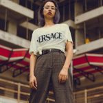 Versace: Simfoni Kemewahan, Ikonik, dan Seni Italia