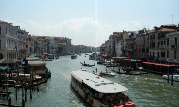 Venesia: Mengapung di Atas Air yang Tak Lekang oleh Waktu