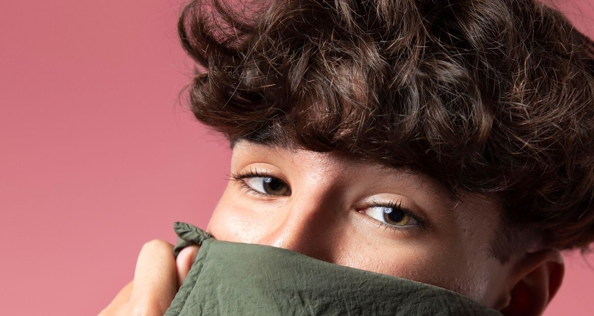 Poni Depan: Tren Gaya Rambut Pria Bikin Look Makin Simpel