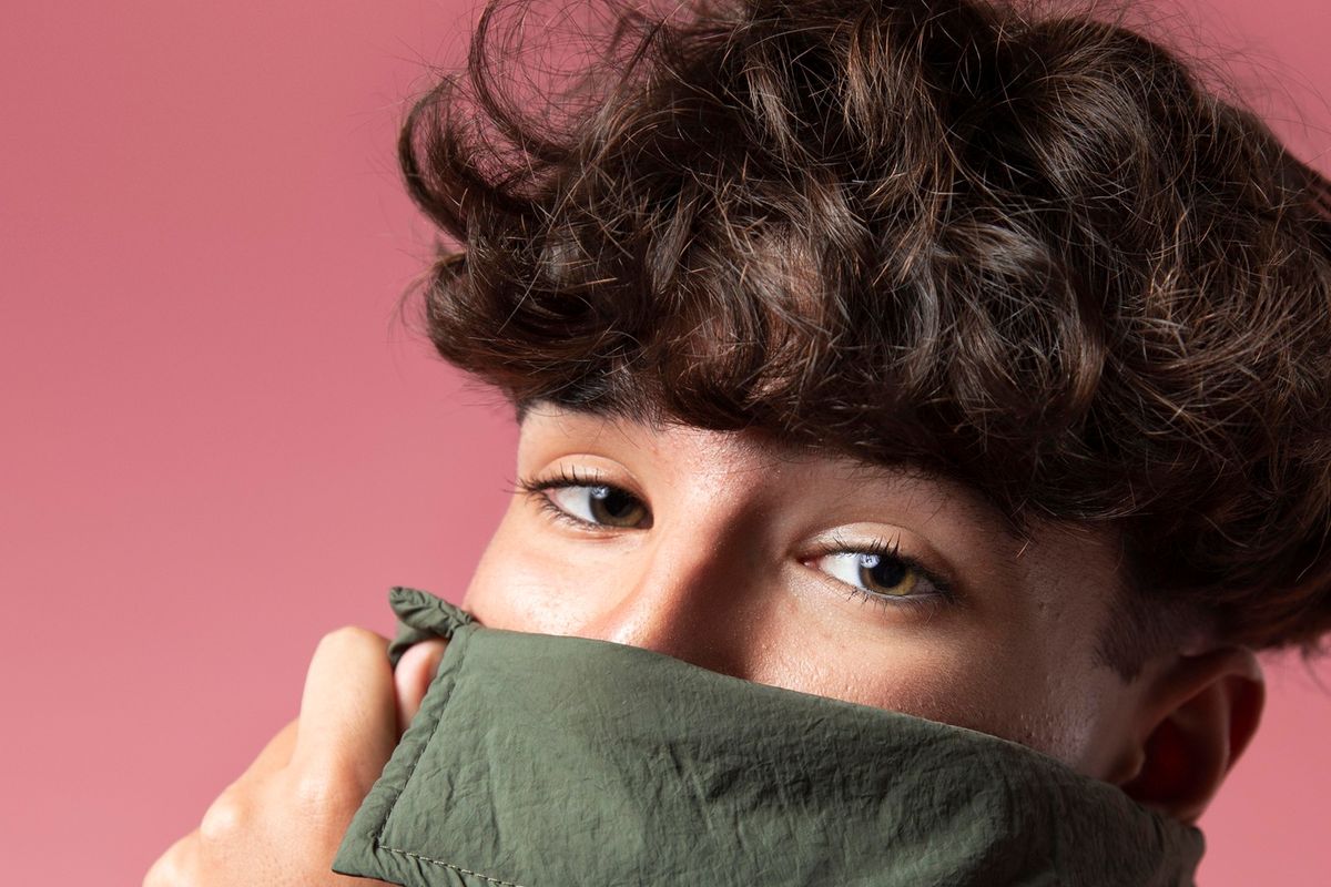 Poni Depan: Tren Gaya Rambut Pria Bikin Look Makin Simpel