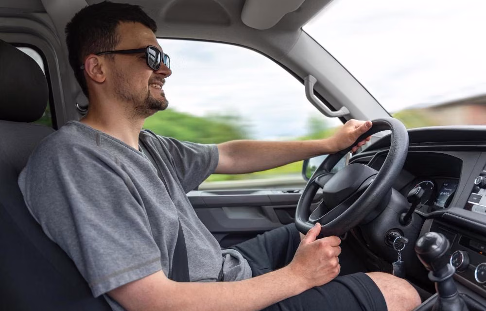 Nggak Ribet, Ini 3 Sisi Enaknya Nyetir Mobil Sendiri