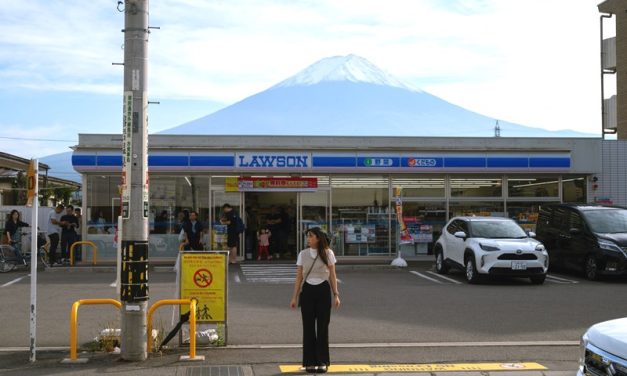Parkiran Lawson Jepang Jadi Penginapan Dadakan