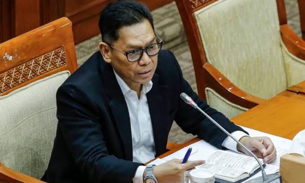 Resmi Di Lantik: Adies Kadir Jabat Hakim MK Usai Lepas DPR