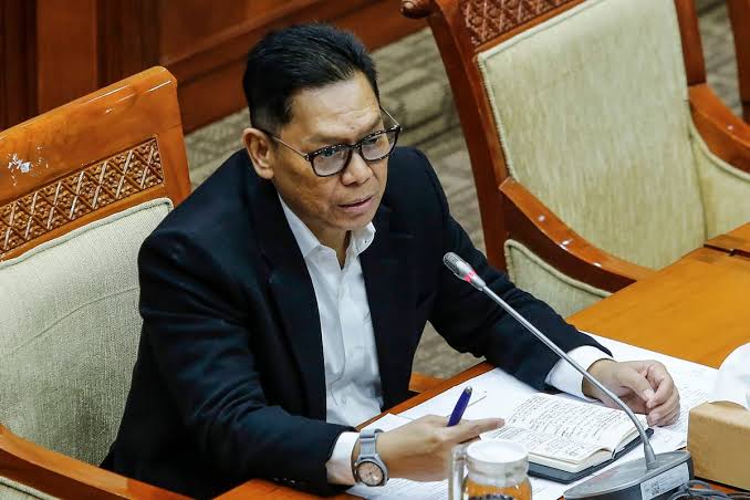 Resmi Di Lantik: Adies Kadir Jabat Hakim MK Usai Lepas DPR